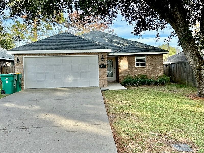 1st image of 821 Fairview Dr