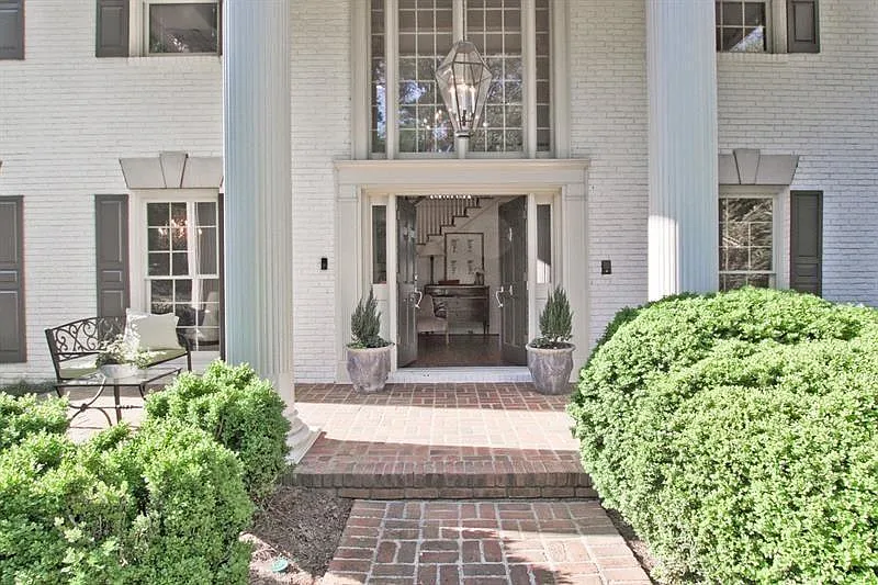 5 bed, 7.0 bath, 7490 sqft, $13,000 — Photo 2