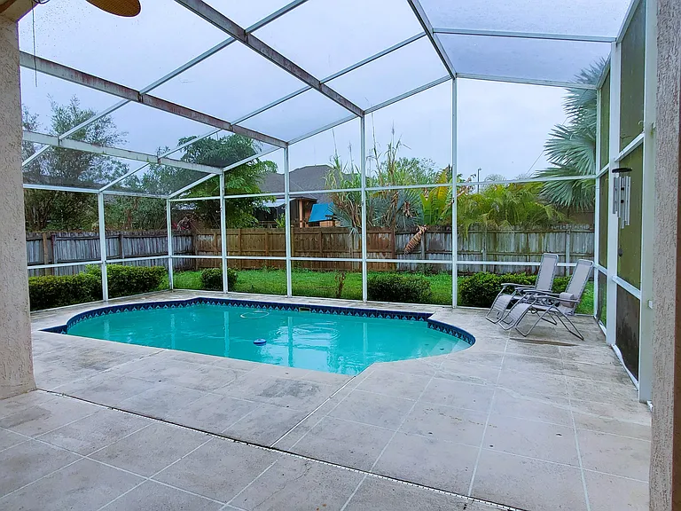 18110 Palm Breeze Dr — Photo 2
