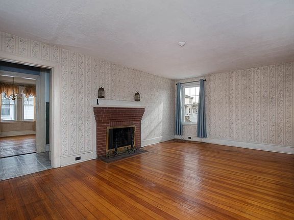 5th image of 44 Campbell St