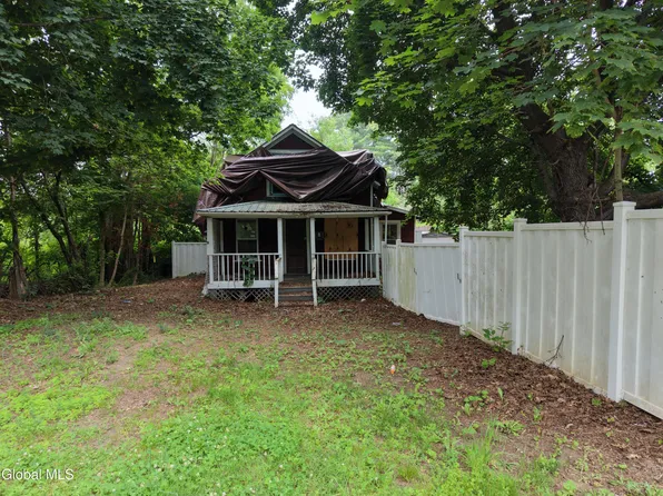 195 Lakeview Avenue, Port Henry, NY 12974