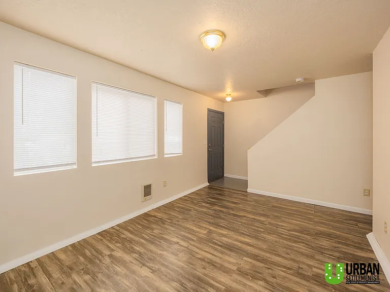 3216 E 29th Ave — Photo 2