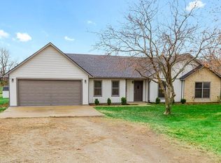17503 Westridge Rd, Tonganoxie, KS 66086
