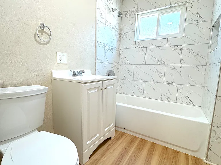 720.5 E 48th St #720-1/2 — Photo 6