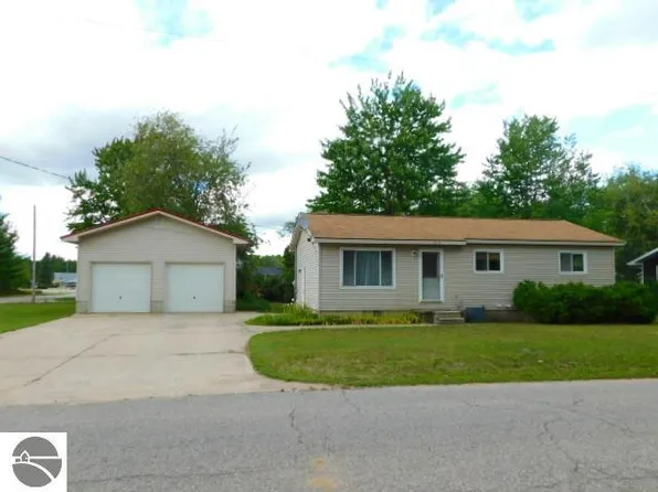 512 Arbor St, Kalkaska, MI 49646