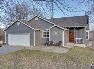 6434 Crescent Rim Dr, Ozawkie, KS 66070