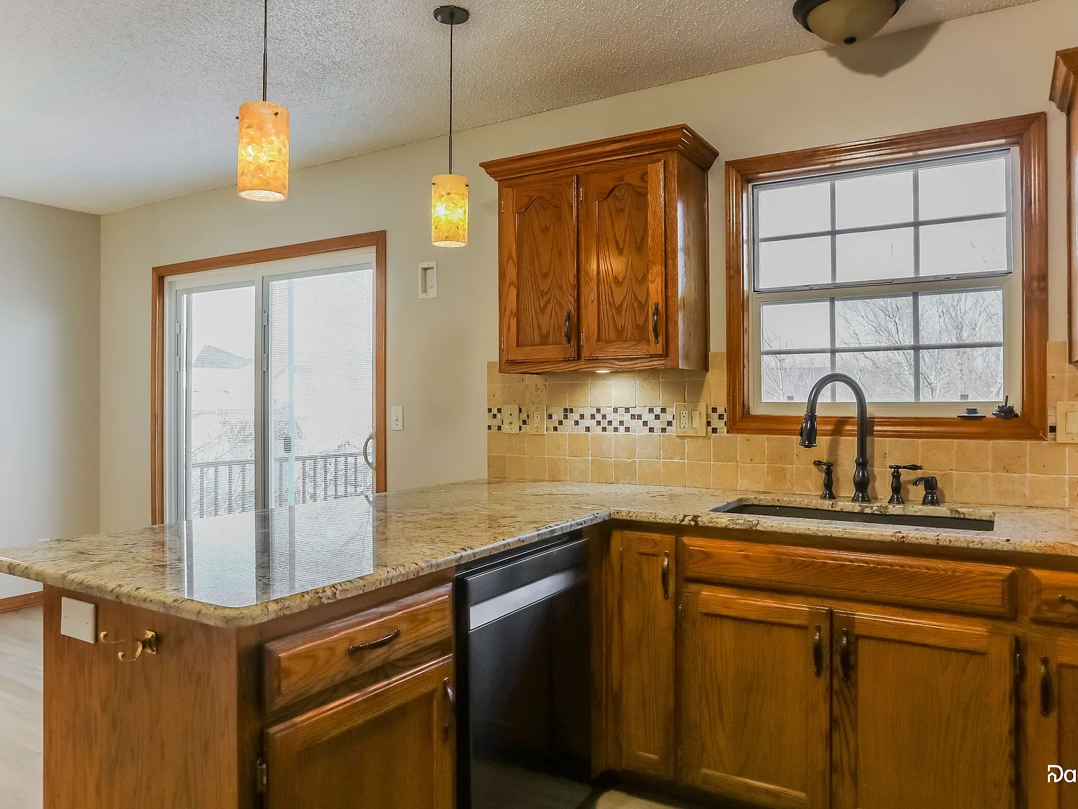 3 bed, 2.5 bath, 1860 sqft, $2,145 — Photo 4