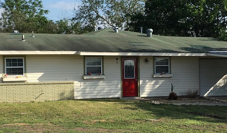 1st image of 122 Lake Valley St