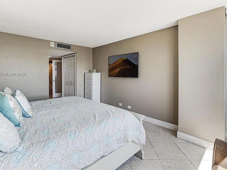 6039 Collins Ave #936 — Photo 30