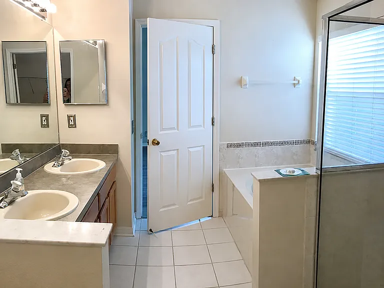838 Addison Dr NE — Photo 18