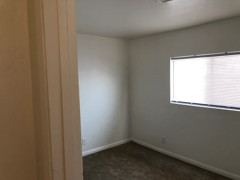 2335 Daley St #1 — Photo 12