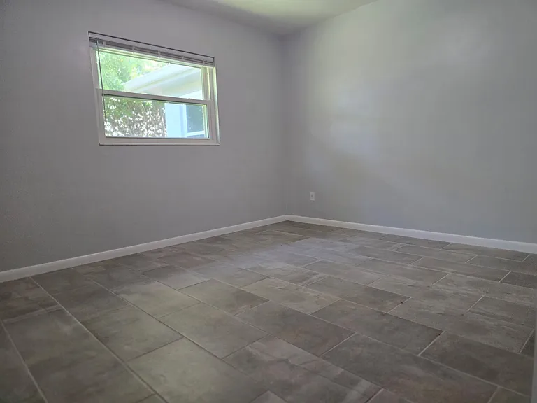 507 Lake Lulu Dr N — Photo 10