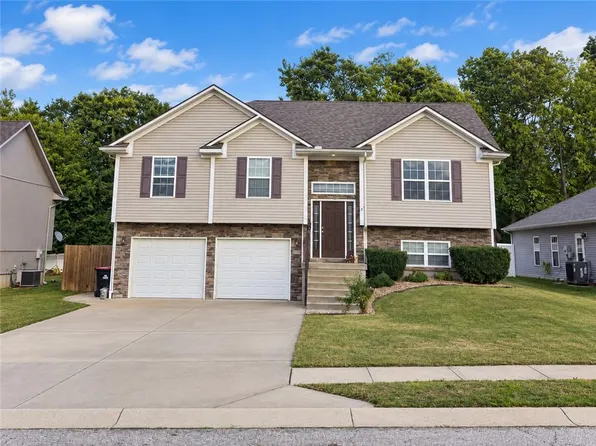 605 Oakmont Dr, Warrensburg, MO 64093