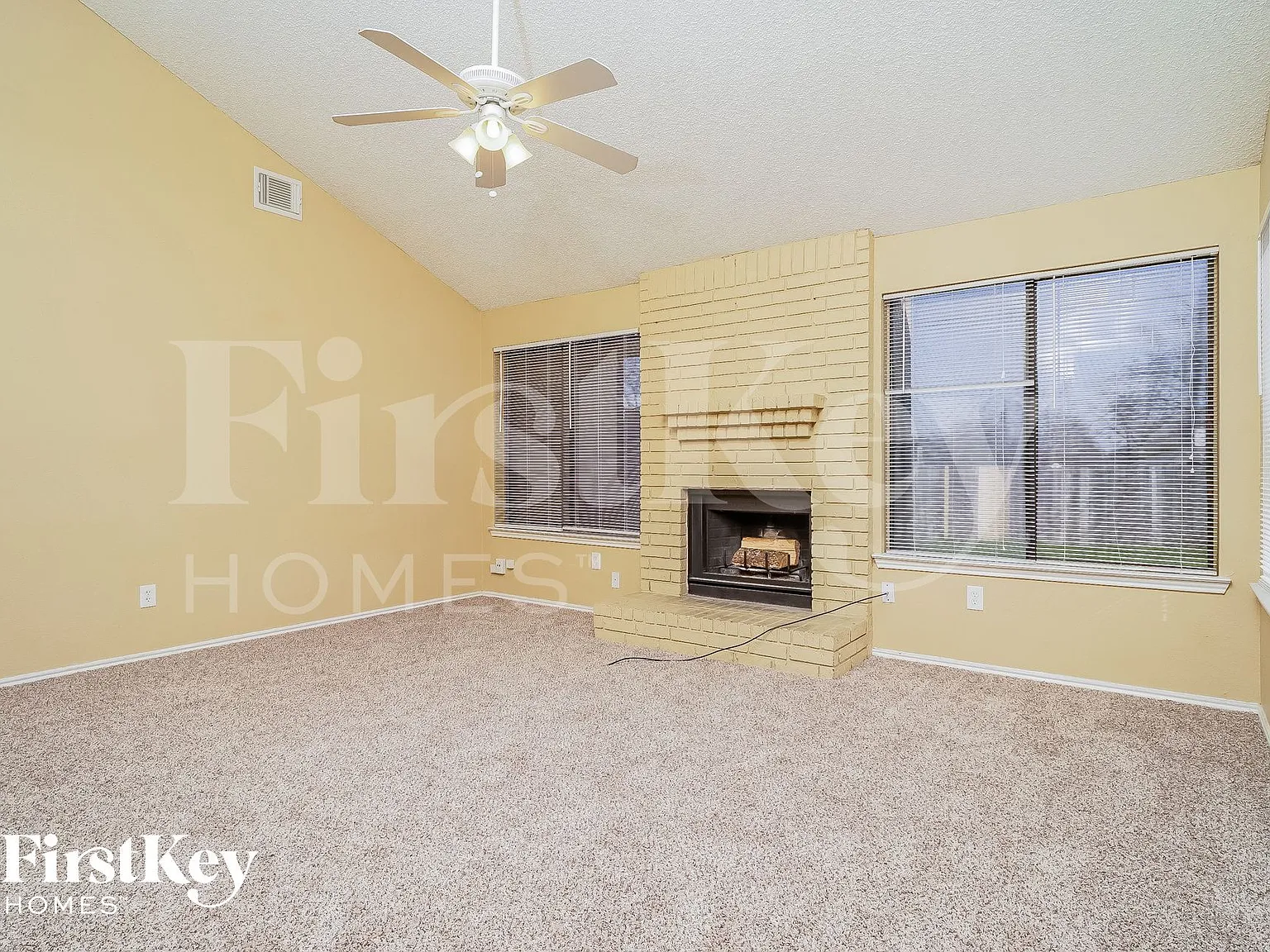 4 bed, 2.5 bath, 1766 sqft, $2,025 — Photo 3