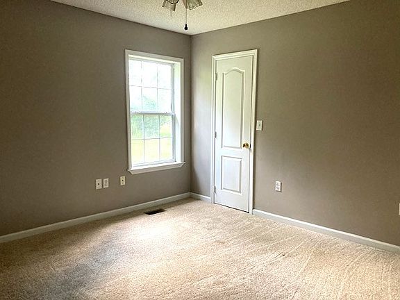 4th image of 730 Mill Creek Cir