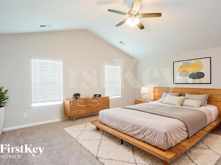 2209 Rolling Hills Dr — Photo 10
