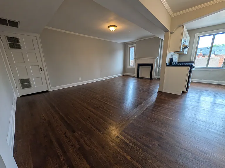 2112 Arlington Ave — Photo 2