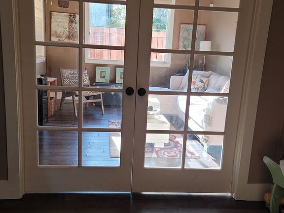 3rd image of 221 Anjou Cir