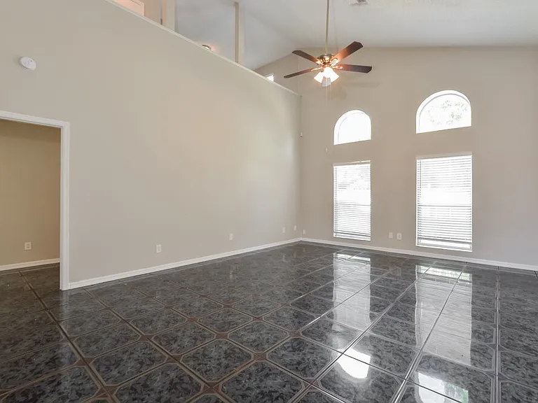 2801 River Ridge Dr — Photo 4