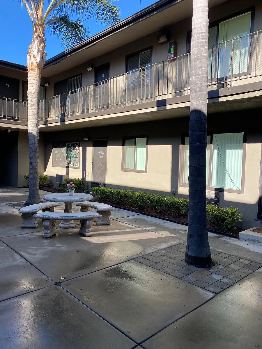 Building Photo - 6711 Haskell Ave #15