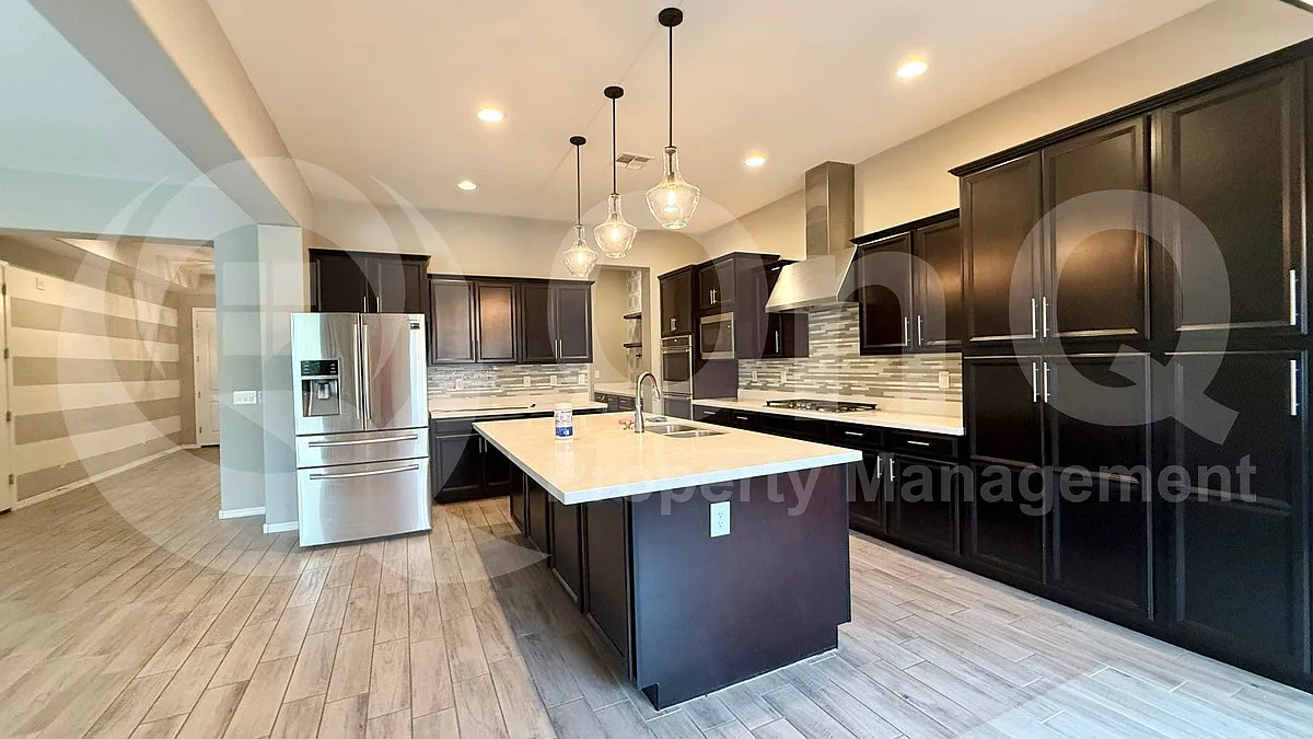 4 bed, 2.5 bath, 3240 sqft, $3,099 — Photo 3