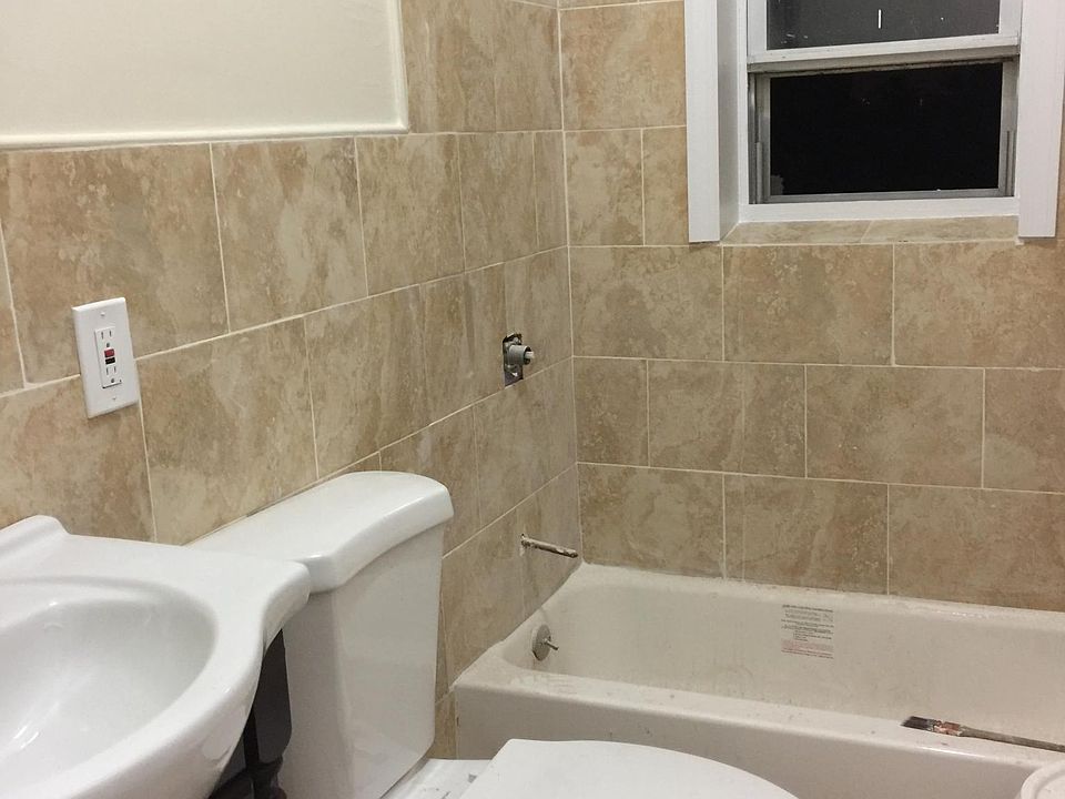 2nd image of 969 Summit Ave APT 31A