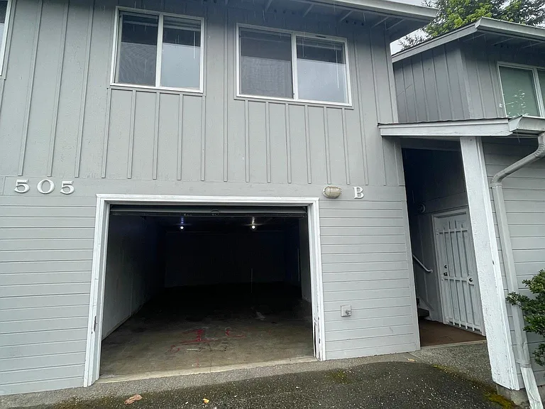 505 S Summit Ave #B — Photo 2