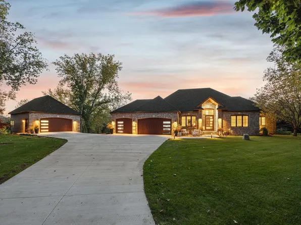 1465 Neal Avenue Ct N, Lake Elmo, MN 55042