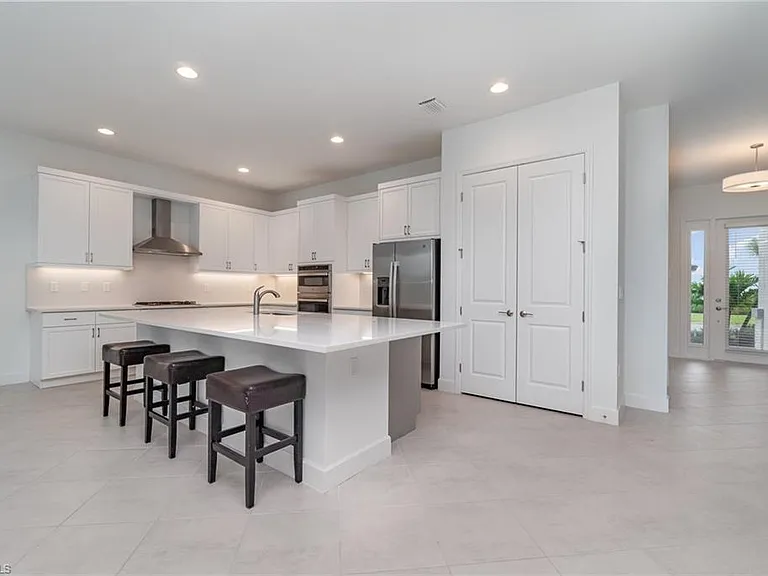 12750 Woodbury Dr — Photo 5