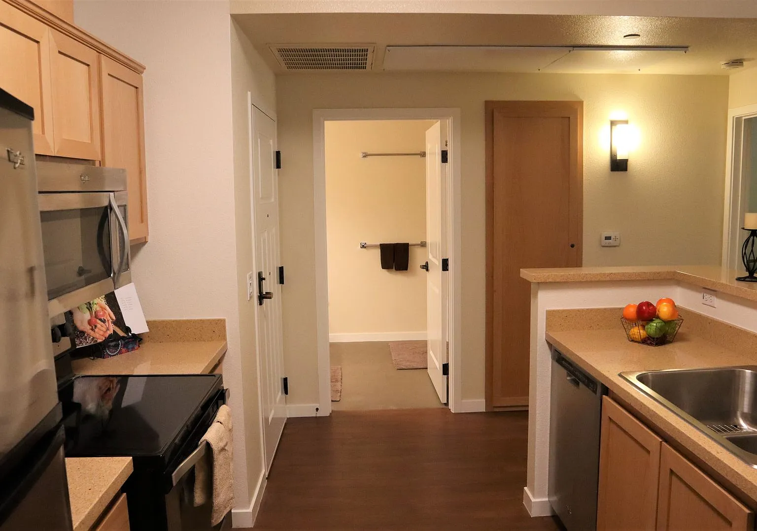 H Street Apartments — Photo 4