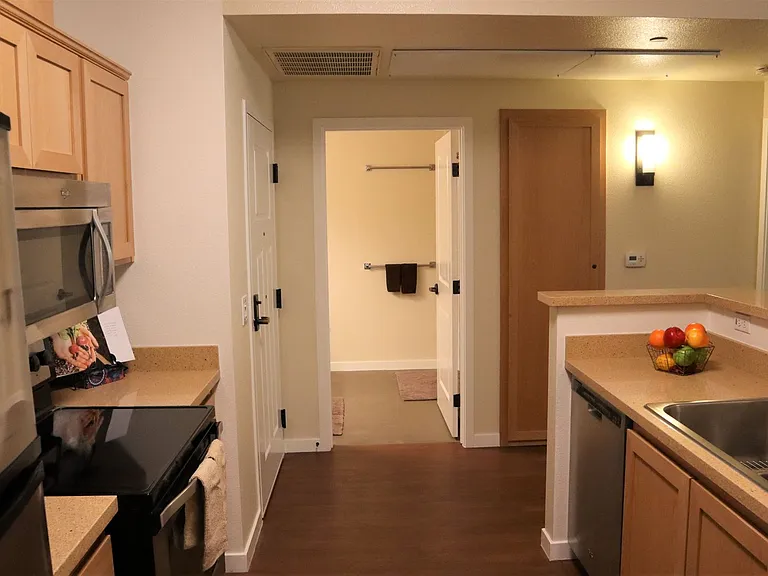 H Street Apartments — Photo 4