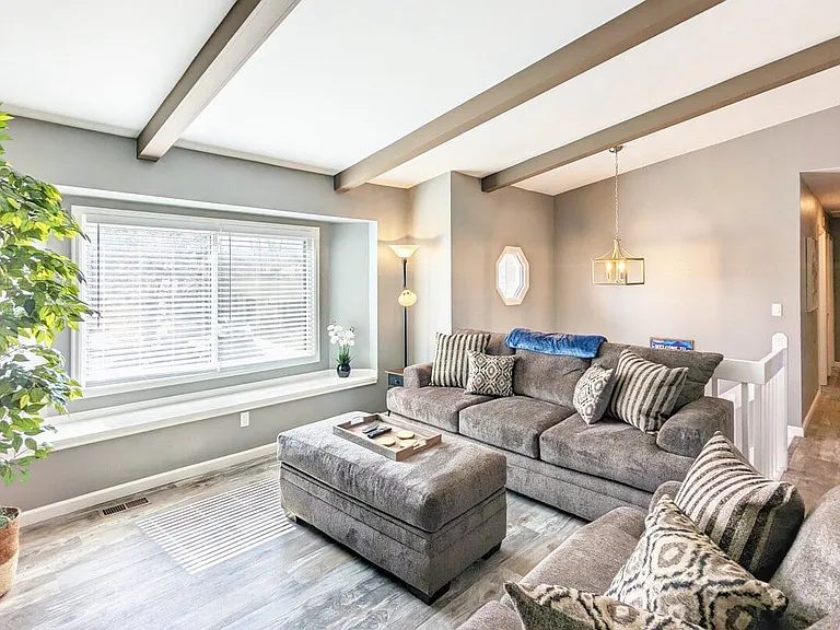 3330 Mirage Dr — Photo 8