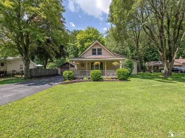6975 Sarah St, Temperance, MI 48182