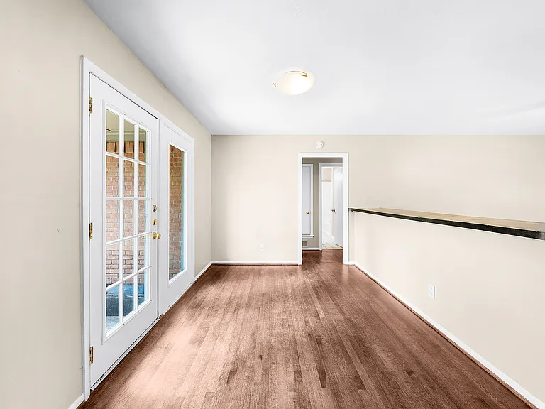 402 Vernet St — Photo 11