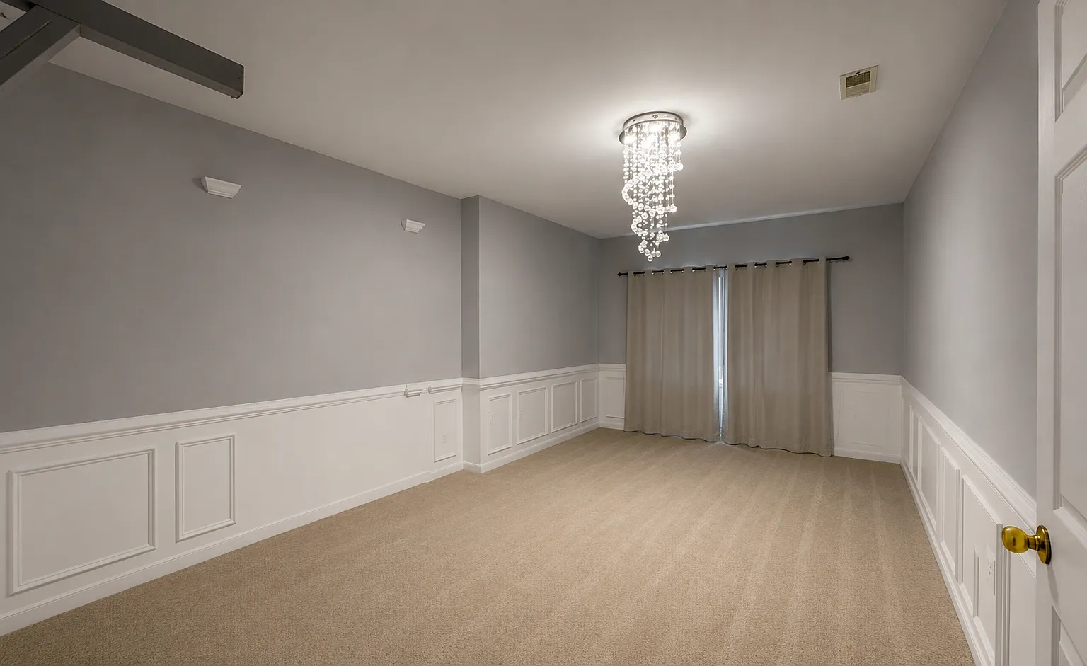 4 bed, 1.5 bath, 2800 sqft, $3,350 — Photo 4