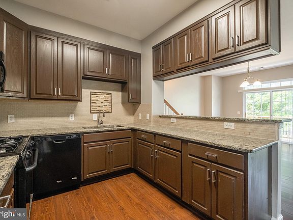 2nd image of 1820 Cedar Cove Way