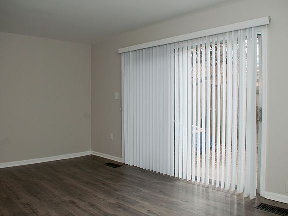 4th image of 836 College Pkwy