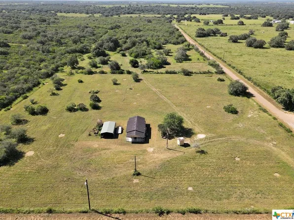 3001 Oil Field Rd, Goliad, TX 77963