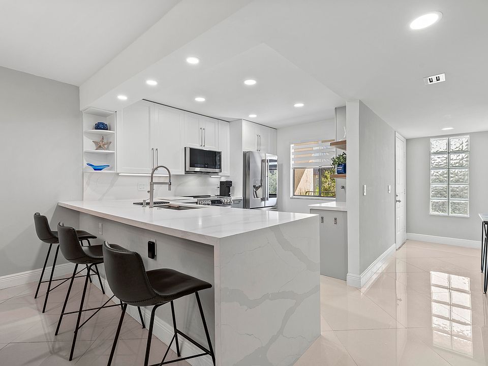 1st image of 350 Lakeview Drive #202