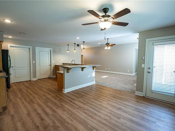 3rd image of 1300 NE Timbercreek Dr
