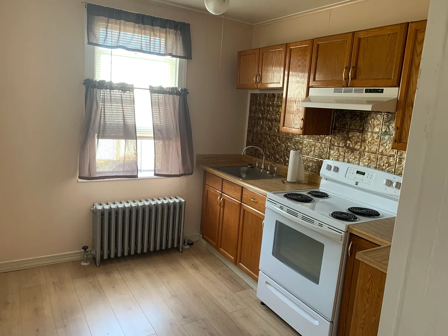 2 bed, 1600 sqft, $1,400 — Photo 2
