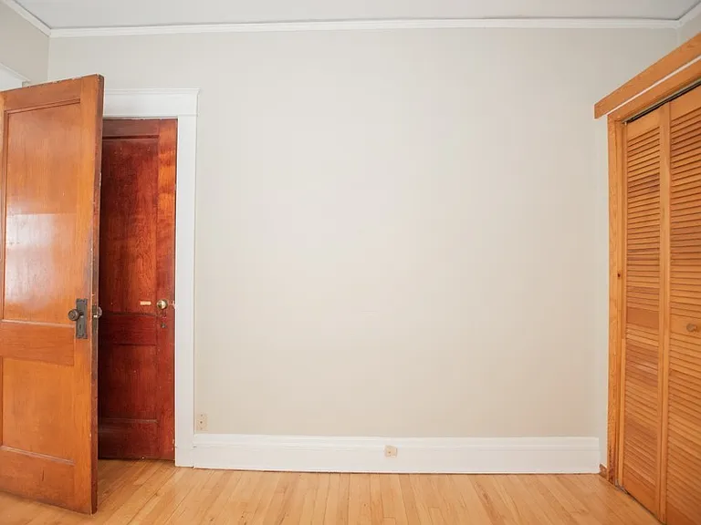 Freshly Renovated 2BR Apartments Near UWM Heat Included — Photo 34