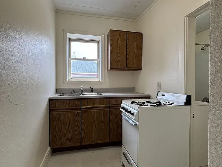 117 N Main St — Photo 2