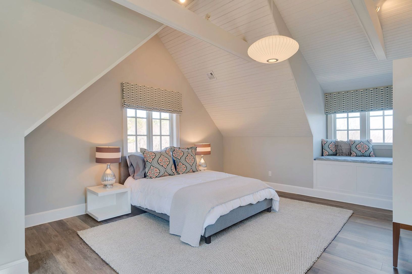  Private second floor ensuite queen with private staircase.