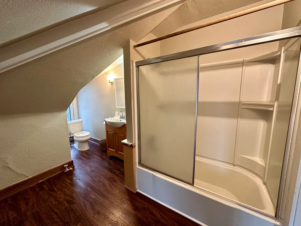 27 Casterton Avenue - #2Attic Apt — Photo 4