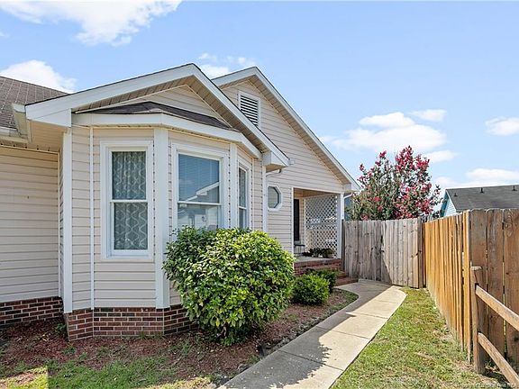 3rd image of 807 Eastchester Pl