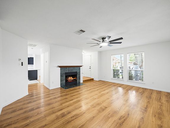 2nd image of 1721 Creekpoint Dr