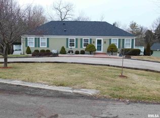 15276 Willow Dr, Carlinville, IL 62626