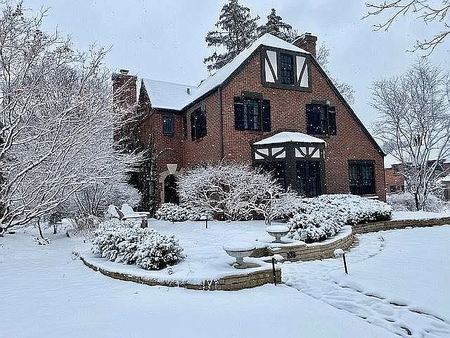 239 N Montclair Ave photo 1