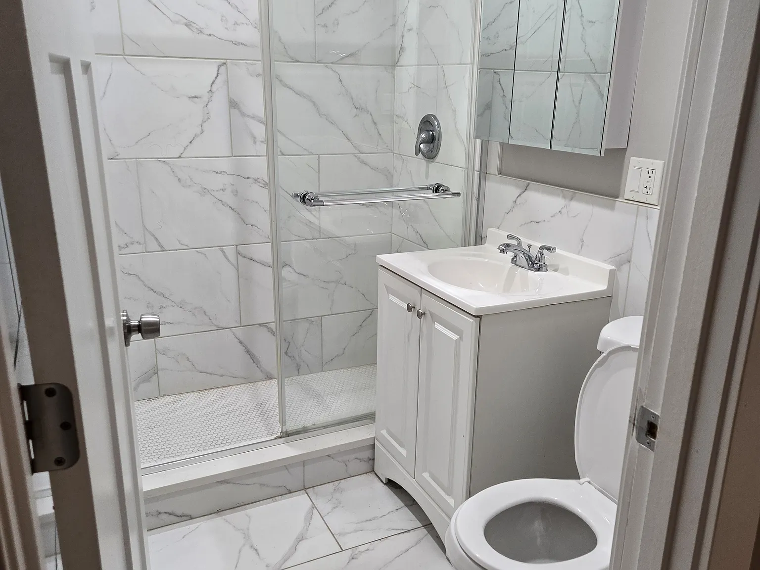 2 bed, 1000 sqft, $2,100 — Photo 2
